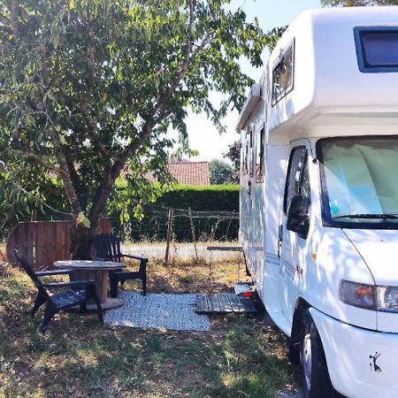 Charmant Camping-Car A La Campagne Labessiere-Candeil Eksteriør billede