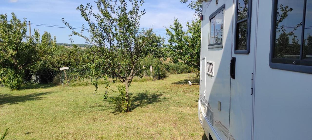 Charmant Camping-Car A La Campagne Labessiere-Candeil Eksteriør billede